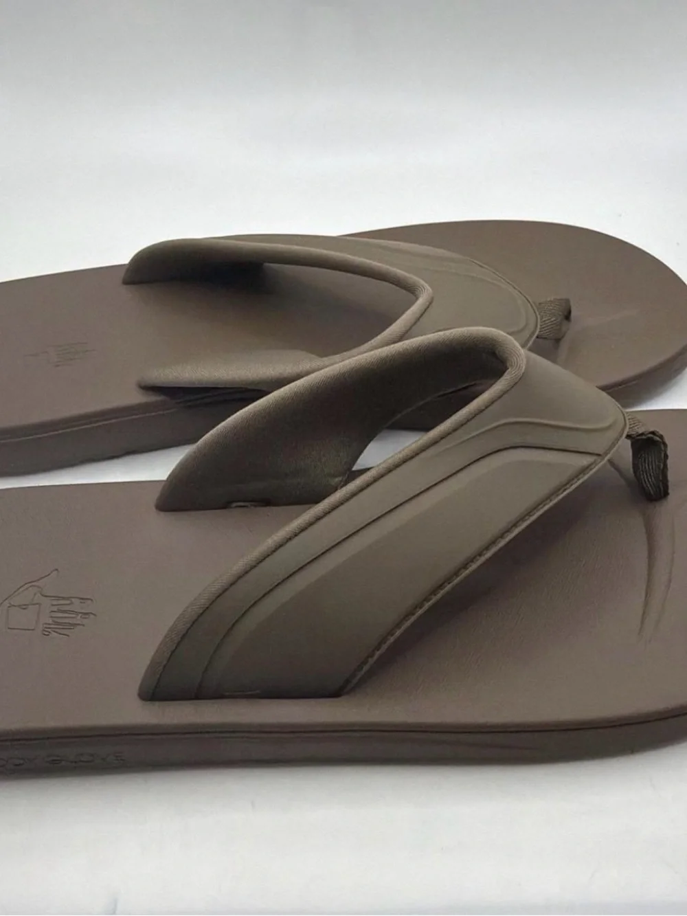 Body Glove Men's Brown Padded Thong Sandals